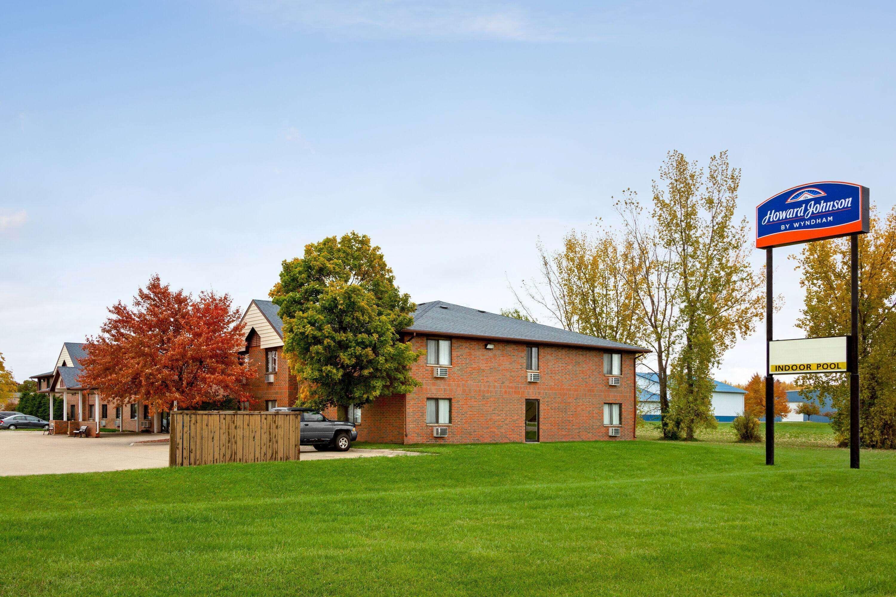 Staying Near Gates Park: 2 Business Hotels Compared