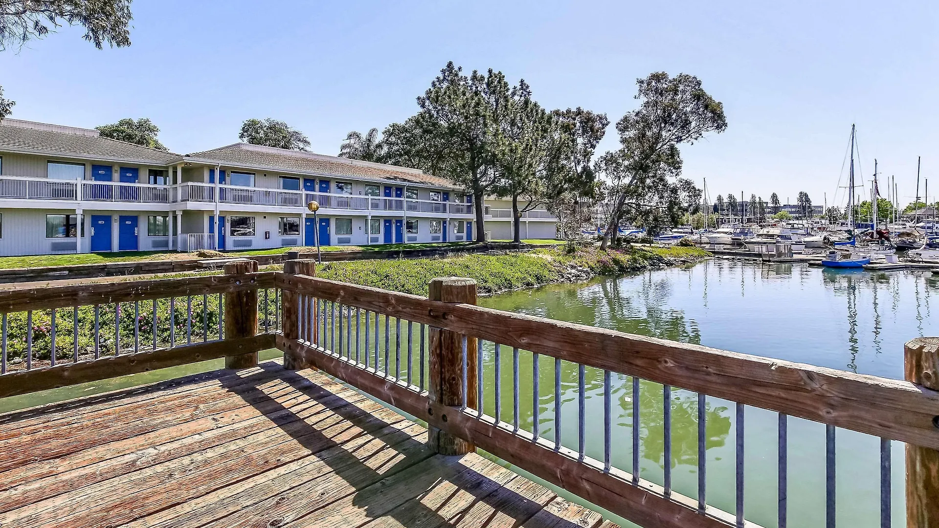 6 Design Hotels Near California College of Arts Worth Booking