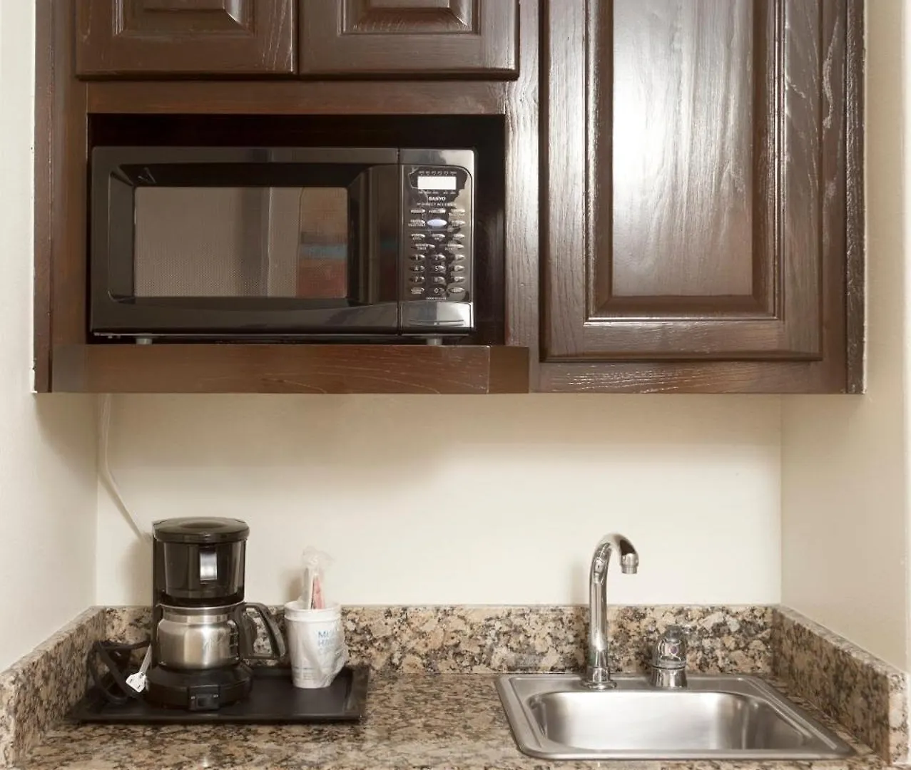 5 Business Hotels Close to Gladys Porter Zoo in Brownsville