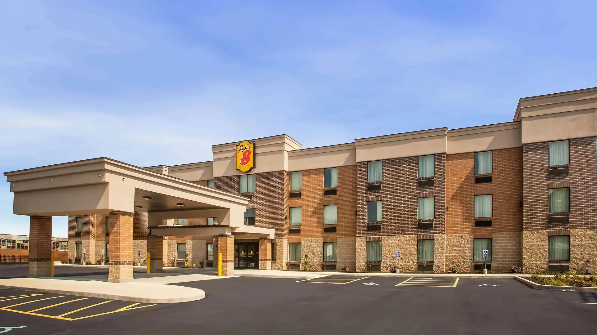Staying in Greater St. Louis: 10 Super 8 by Wyndham Hotels Compared